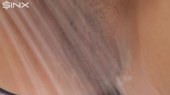 Pussy Shaving Heeled Babe In Bathtub Screencap 7 on www.sinx.com