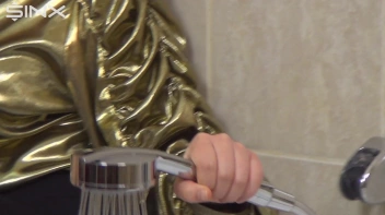 Pussy Shaving Heeled Babe In Bathtub Screencap 1 on www.sinx.com