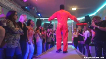 Party Hardcore Gone Crazy Vol. 30 Part 5 - Cam 1 Screencap 18 on www.sinx.com