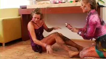 Spray Paint Fight! Screencap 60 on www.sinx.com