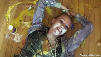 This Eurobabe Wasn't Shopping For Dinner... Screencap 96 on www.sinx.com