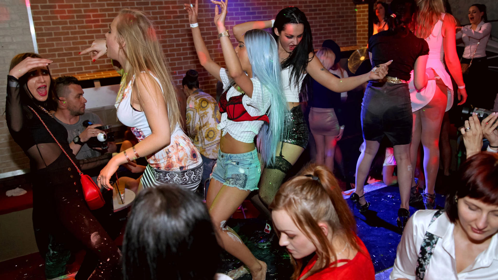 Party Hardcore Gone Crazy Vol. 35 Part 5 - Cam 4 on www.sinx.com