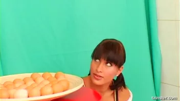 Springtime Egg Fight Screencap 7 on www.sinx.com