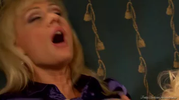 Peeing in the Theatre Screencap 22 on www.sinx.com