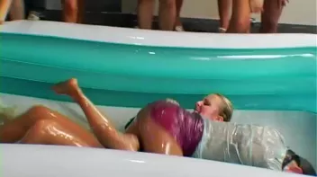 Slide On In To The Oil, Ladies Screencap 16 on www.sinx.com