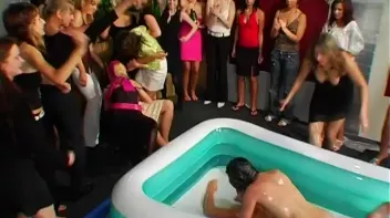 Slide On In To The Oil, Ladies Screencap 64 on www.sinx.com