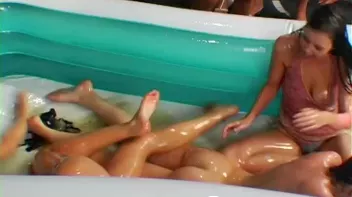 Slide On In To The Oil, Ladies Screencap 78 on www.sinx.com