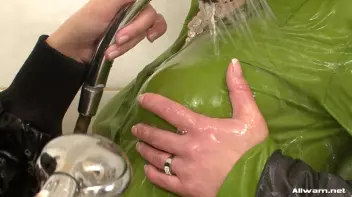 Kylie Joins The Wetlook Party Screencap 102 on www.sinx.com