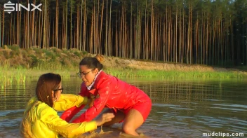 Mud Covered Hunny's Getting Wet And Messy Screencap 15 on www.sinx.com