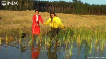 Mud Covered Hunny's Getting Wet And Messy Screencap 2 on www.sinx.com