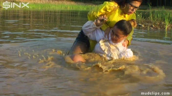 Mud Covered Hunny's Getting Wet And Messy Screencap 22 on www.sinx.com