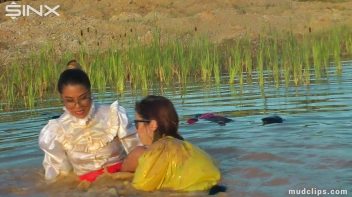 Mud Covered Hunny's Getting Wet And Messy Screencap 24 on www.sinx.com