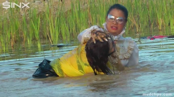 Mud Covered Hunny's Getting Wet And Messy Screencap 28 on www.sinx.com