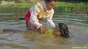 Mud Covered Hunny's Getting Wet And Messy Screencap 30 on www.sinx.com