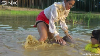 Mud Covered Hunny's Getting Wet And Messy Screencap 33 on www.sinx.com