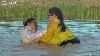 Mud Covered Hunny's Getting Wet And Messy Screencap 36 on www.sinx.com