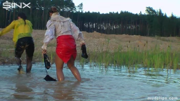 Mud Covered Hunny's Getting Wet And Messy Screencap 48 on www.sinx.com