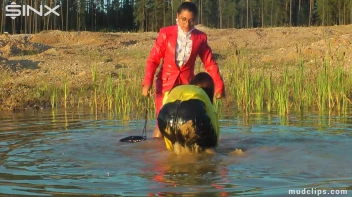 Mud Covered Hunny's Getting Wet And Messy Screencap 5 on www.sinx.com