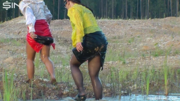 Mud Covered Hunny's Getting Wet And Messy Screencap 52 on www.sinx.com