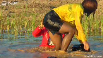 Mud Covered Hunny's Getting Wet And Messy Screencap 12 on www.sinx.com