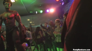 Party Hardcore Gone Crazy Vol. 30 Part 2 - Cam 3 Screencap 85 on www.sinx.com