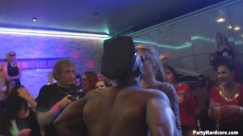 Party Hardcore Gone Crazy Vol. 30 Part 2 - Cam 3 Screencap 98 on www.sinx.com