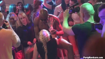 Party Hardcore Gone Crazy Vol. 33 Part 1 - Cam 2 Screencap 58 on www.sinx.com