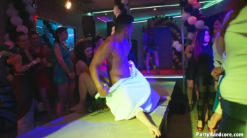 Party Hardcore Gone Crazy Vol. 37 Part 5 - Cam 1 Screencap 40 on www.sinx.com