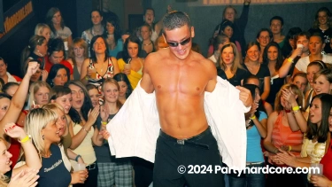 Latest deal - Party Hardcore Vol. 32 Part 1 - Cam 1