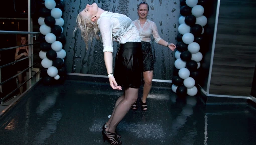 It's time for some more wetlook cutie...