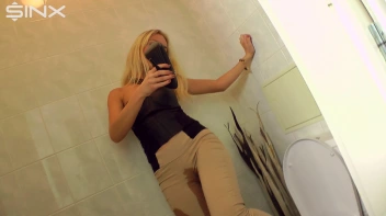 Pretty Blonde Pisser Screencap 40 on www.sinx.com