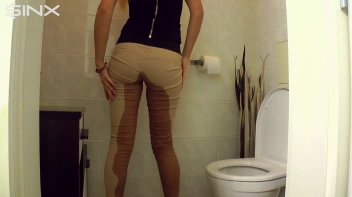 Pretty Blonde Pisser Screencap 44 on www.sinx.com