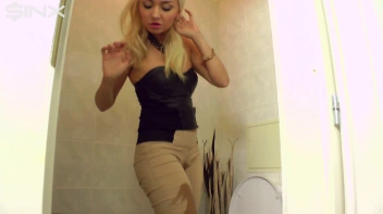 Pretty Blonde Pisser Screencap 45 on www.sinx.com