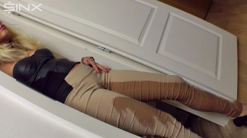 Pretty Blonde Pisser Screencap 47 on www.sinx.com