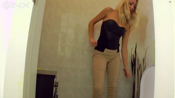 Pretty Blonde Pisser Screencap 16 on www.sinx.com