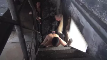 Auf der Treppe von 2 Herrin in die Arschfotze gefickt Screencap 40 on www.sinx.com