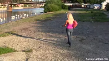 Barbie Blow Me Screencap 17 on www.sinx.com