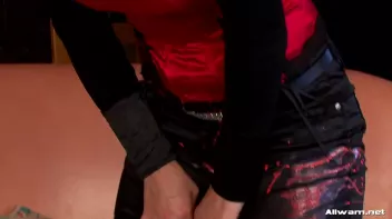 Catfight Too Messy To Stay Indoors Screencap 22 on www.sinx.com