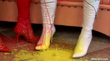 Catfight Too Messy To Stay Indoors Screencap 33 on www.sinx.com