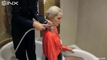 Blondes shampoo each other in a tub Screencap 17 on www.sinx.com