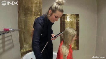 Blondes shampoo each other in a tub Screencap 22 on www.sinx.com