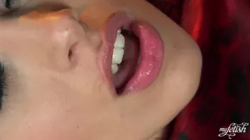 Dry Martinis, Wet Pussies Screencap 94 on www.sinx.com