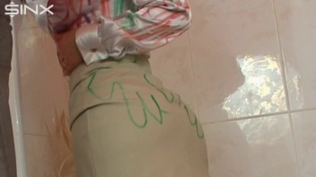 Perfectly Perverted Painting Screencap 41 on www.sinx.com