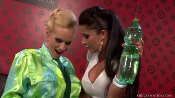 Wet and Rough Lesbo Lovers Screencap 5 on www.sinx.com