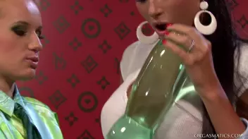 Wet and Rough Lesbo Lovers Screencap 4 on www.sinx.com