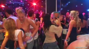 Blue Jean Babes Part 2 Cam 3 Screencap 7 on www.sinx.com