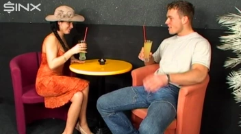 Monster Cock Fills Her Luscious Lips Screencap 4 on www.sinx.com