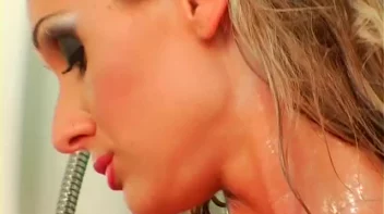 Virus Vellons Naked In The Shower Screencap 36 on www.sinx.com