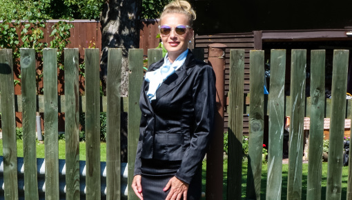 Latest deal - Wet paint play-fighting with four sexy ladies