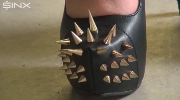 Mit den Spike Heels den Sack gequält Screencap 5 on www.sinx.com